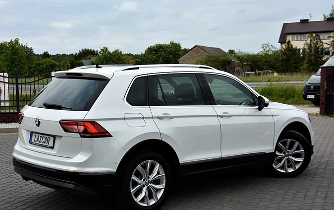 Volkswagen Tiguan cena 89700 przebieg: 171750, rok produkcji 2018 z Warka małe 667